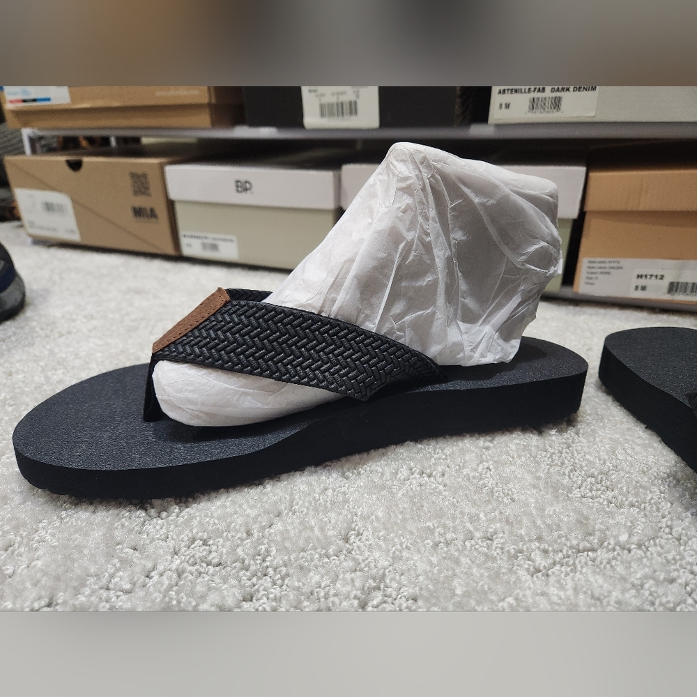 Flip Flops - Picture 3 of 7